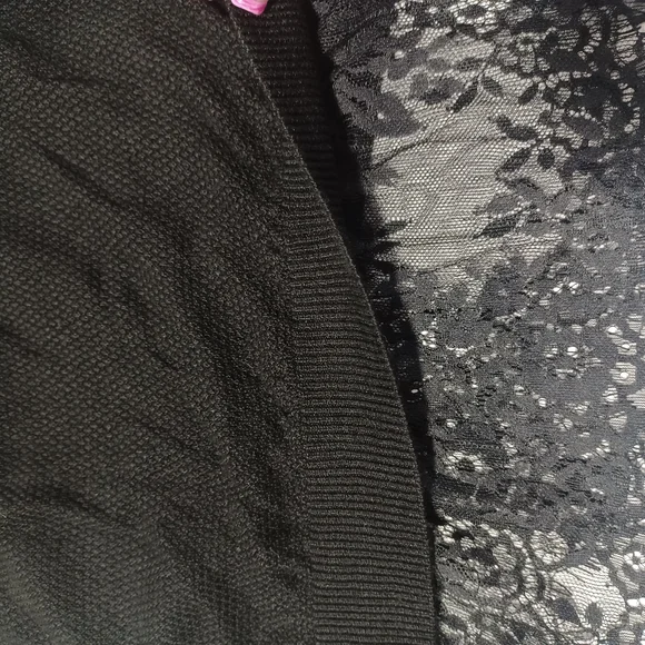 Franchesca's Black Cold Shoulder Tunic With Delicate Lace Hem - Picture 4 of 8